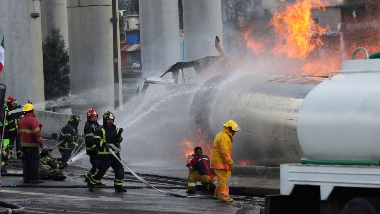 Τέσσερις νεκροί και 90 τραυματίες από την έκρηξη βυτιοφόρου στο Μεξικό