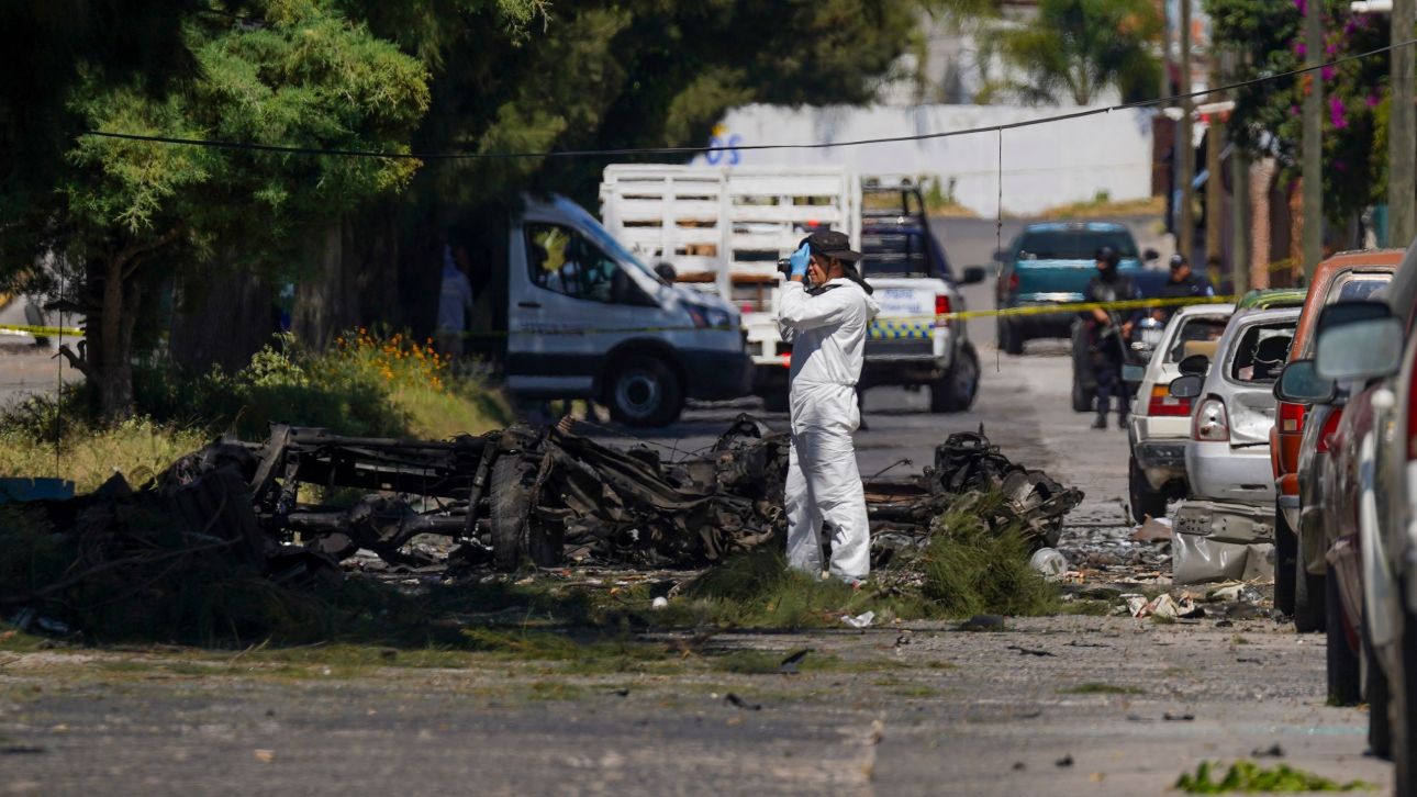 Πολύνεκρο δυστύχημα με 15 θύματα στο Μεξικό – Συγκρούστηκαν τρέιλερ, αυτοκίνητο και ταξί Πολύνεκρο δυστύχημα με 15 θύματα στο Μεξικό – Συγκρούστηκαν τρέιλερ, αυτοκίνητο και ταξί