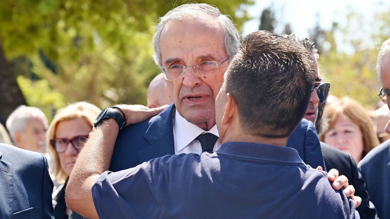 Θλίψη στο μνημόσυνο της Λένα Σαμαρά - Πλήθος κόσ&