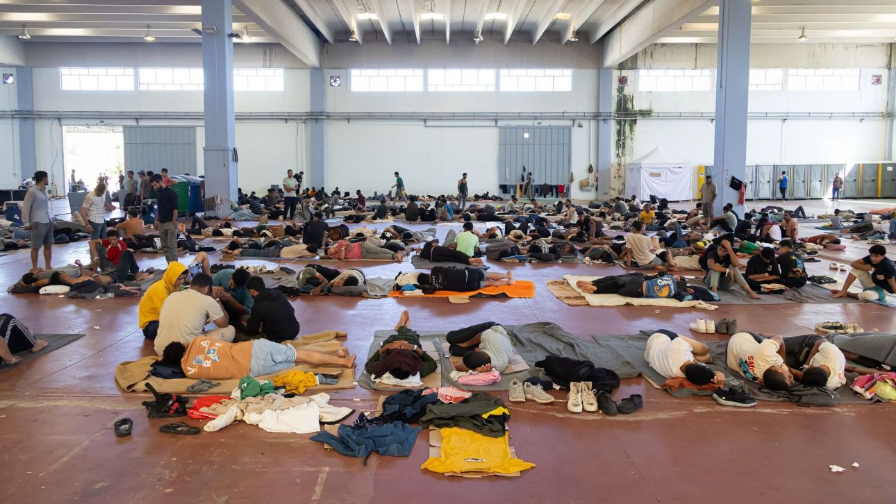 «Καμπανάκι» για τους μετανάστες στην Αγυιά Χανίων: «Αν δεν ληφθούν μέτρα θα ξεφύγει ο έλεγχος» «Καμπανάκι» για τους μετανάστες στην Αγυιά Χανίων: «Αν δεν ληφθούν μέτρα θα ξεφύγει ο έλεγχος»