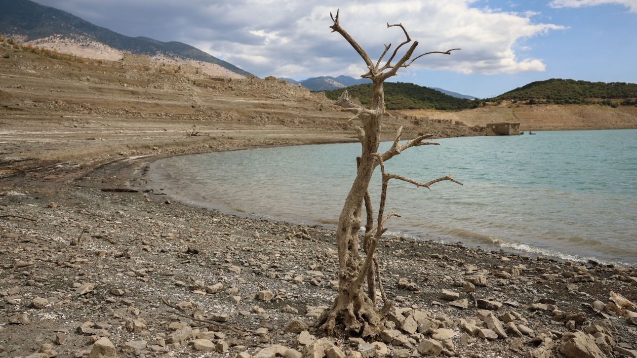 Λειψυδρία: Έκτακτα μέτρα ανακοινώνονται αύριο - Ιστορικό χαμηλό για τη λίμνη του Μόρνου