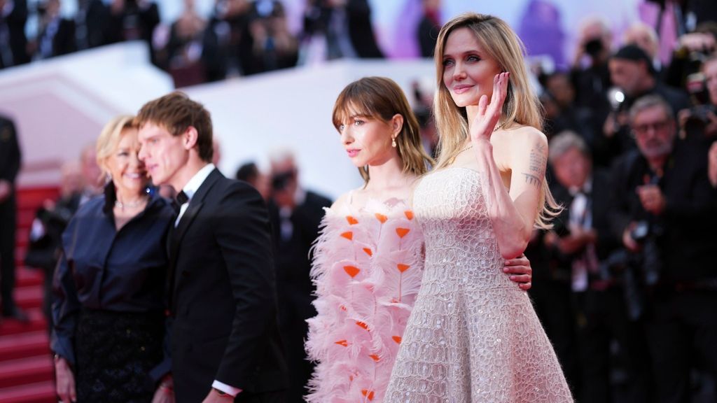 Η Αντζελίνα Τζολί στο κόκκινο χαλί του 73ου Φεστιβάλ του Σαν Σεμπαστιάν