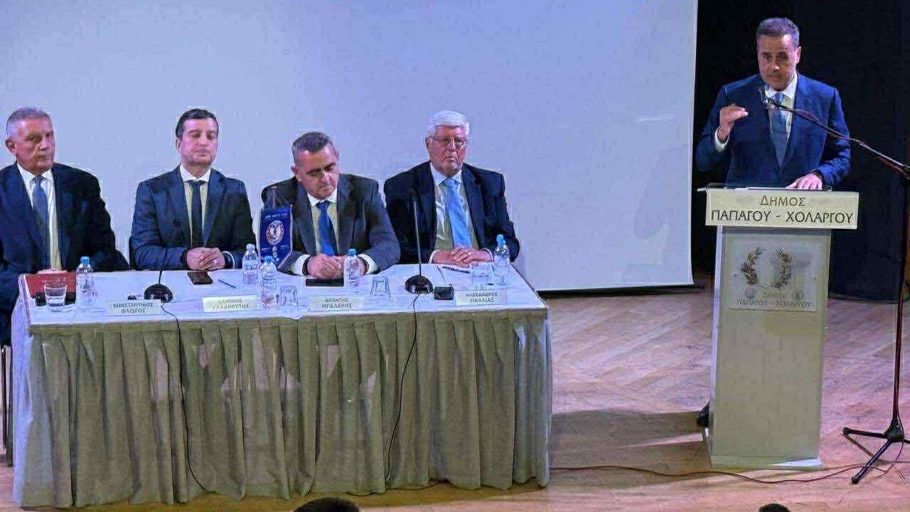 Παπασταύρου κατά Τσίπρα: «Δεν υπάρχει νέος και παλιός παρά μόνο ένας πατριωτισμός» Παπασταύρου κατά Τσίπρα: «Δεν υπάρχει νέος και παλιός παρά μόνο ένας πατριωτισμός»