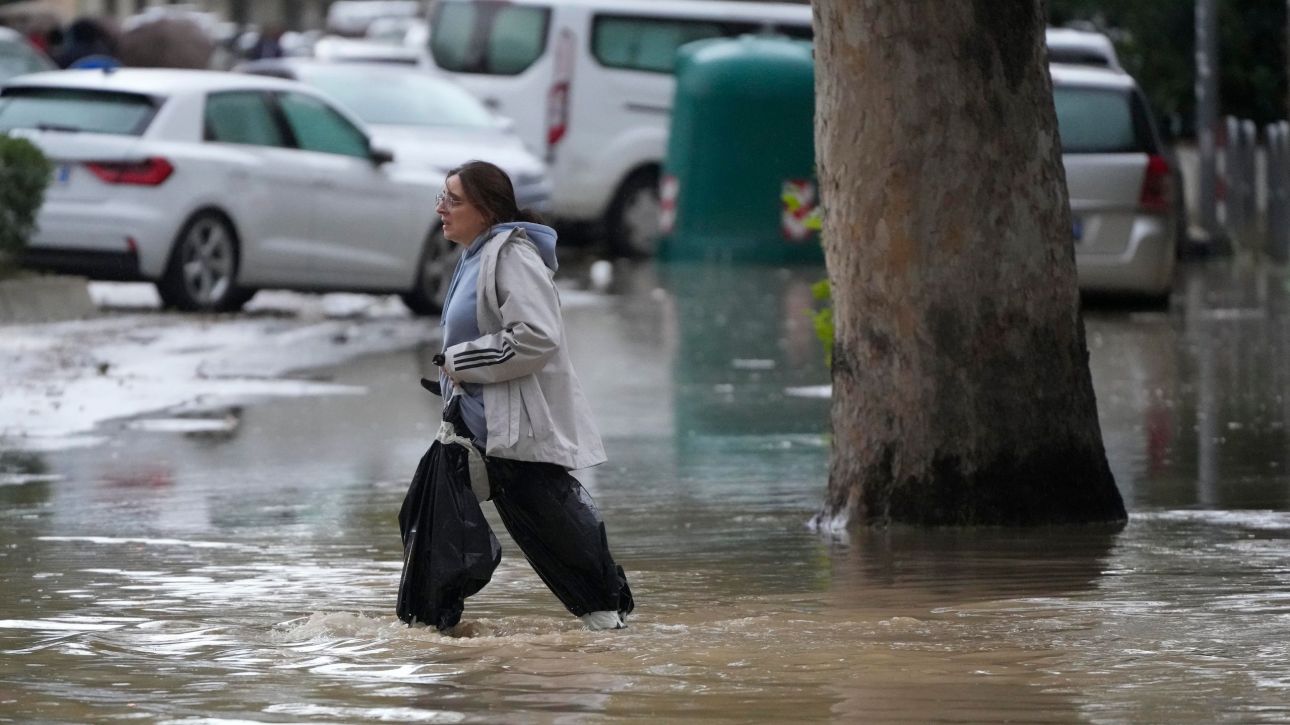 Βυθισμένη στις λάσπες η Ιταλία από τις ισχυρές καταιγίδες – Δείτε βίντεο και φωτογραφίες Βυθισμένη στις λάσπες η Ιταλία από τις ισχυρές καταιγίδες – Δείτε βίντεο και φωτογραφίες