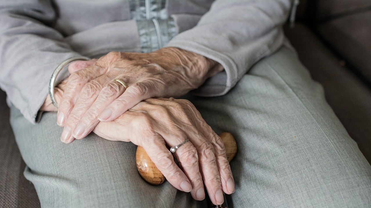Κρήτη: 90χρονη έδωσε 50.000 ευρώ σε «γιατρό» που θα έσωζε την κόρη της – Συνελήφθη στο πλοίο Κρήτη: 90χρονη έδωσε 50.000 ευρώ σε «γιατρό» που θα έσωζε την κόρη της – Συνελήφθη στο πλοίο