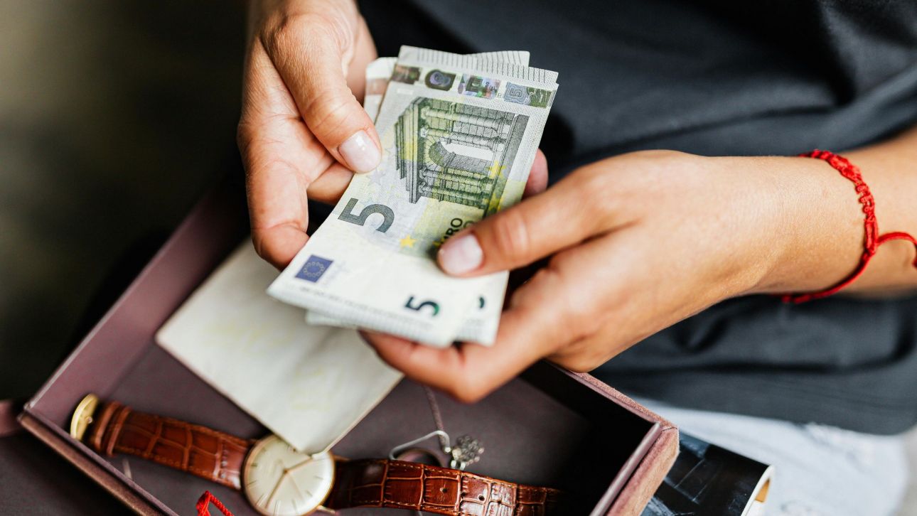 Η επιστροφή των μετρητών – Η ΕΚΤ συστήνει να κρατάμε «μασούρι» στο σπίτι Η επιστροφή των μετρητών – Η ΕΚΤ συστήνει να κρατάμε «μασούρι» στο σπίτι