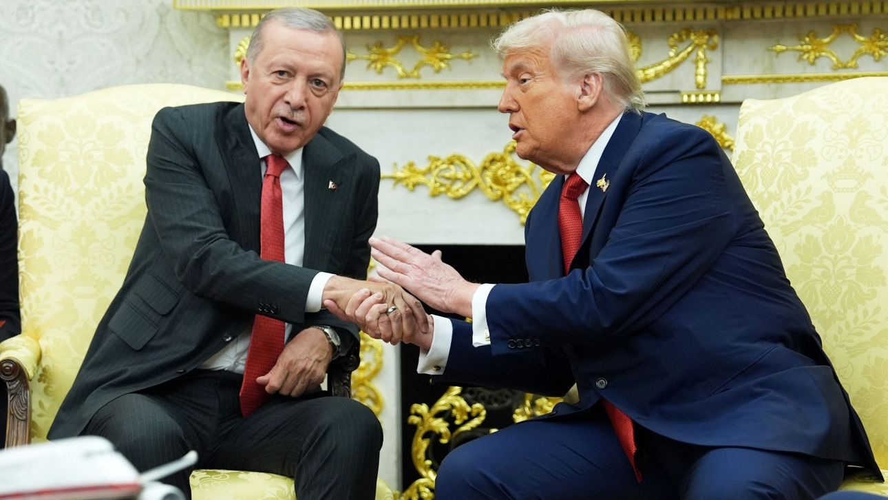 Το ανατολίτικο παζάρι για τα F-35 στον Λευκό Οίκο, τα «χρυσά» deals και οι ύμνοι Τραμπ σε Ερντογάν Το ανατολίτικο παζάρι για τα F-35 στον Λευκό Οίκο, τα «χρυσά» deals και οι ύμνοι Τραμπ σε Ερντογάν