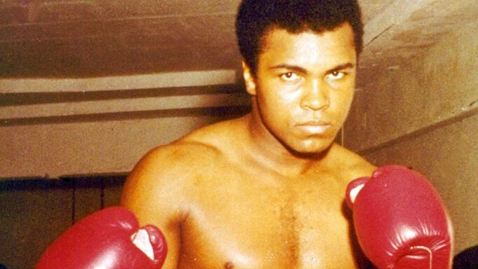 Πώς ένα αιματηρό ματς του Μοχάμεντ Άλι άλλαξε για πάντα την τηλεόραση