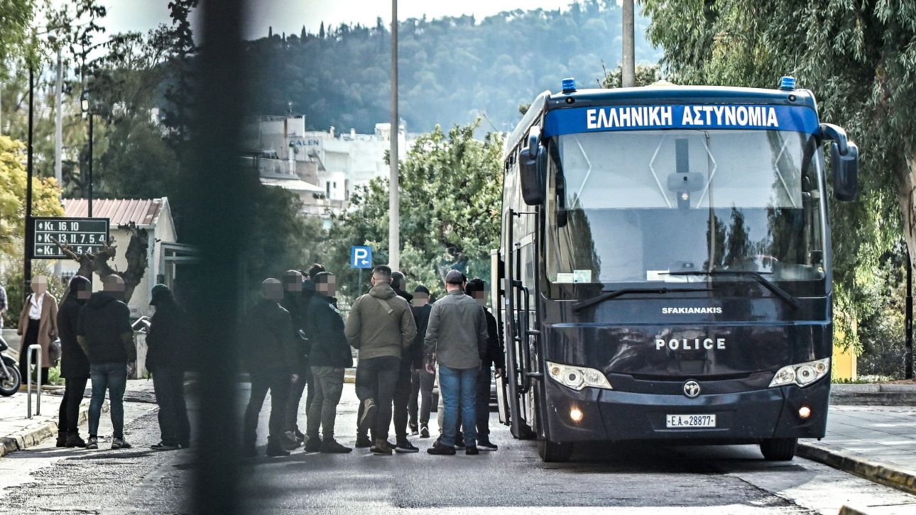 Προφυλακιστέοι πέντε κατηγορούμενοι για το κύκλωμα απάτης με τον ΦΠΑ Προφυλακιστέοι πέντε κατηγορούμενοι για το κύκλωμα απάτης με τον ΦΠΑ