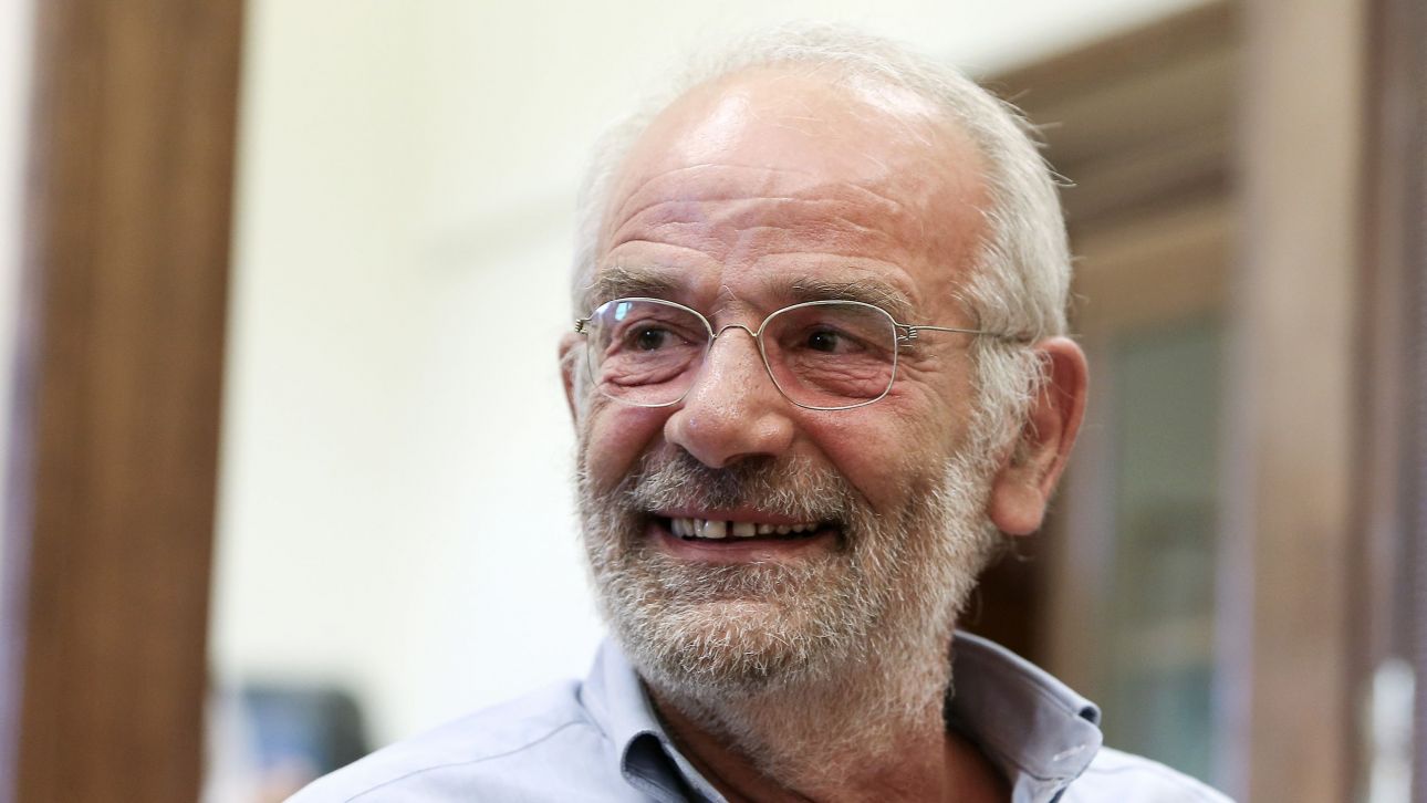 Αλαβάνος για Τσίπρα: «Να γονατίσει σε δεσπότη και να ζητήσει συγγνώμη» Αλαβάνος για Τσίπρα: «Να γονατίσει σε δεσπότη και να ζητήσει συγγνώμη»