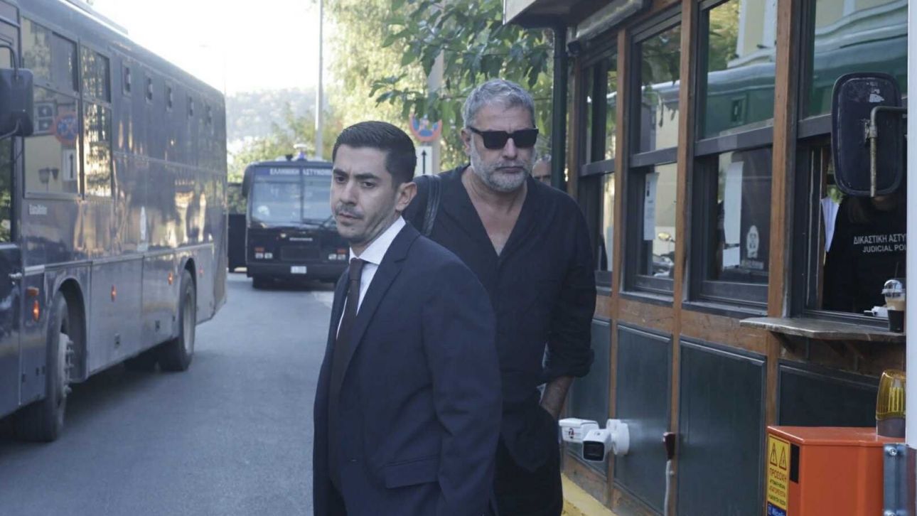 Στην Ευελπίδων ο Μπισμπίκης για το τροχαίο στη Φιλοθέη – Αντιμέτωπος με πρόστιμο 1200 ευρώ Στην Ευελπίδων ο Μπισμπίκης για το τροχαίο στη Φιλοθέη – Αντιμέτωπος με πρόστιμο 1200 ευρώ
