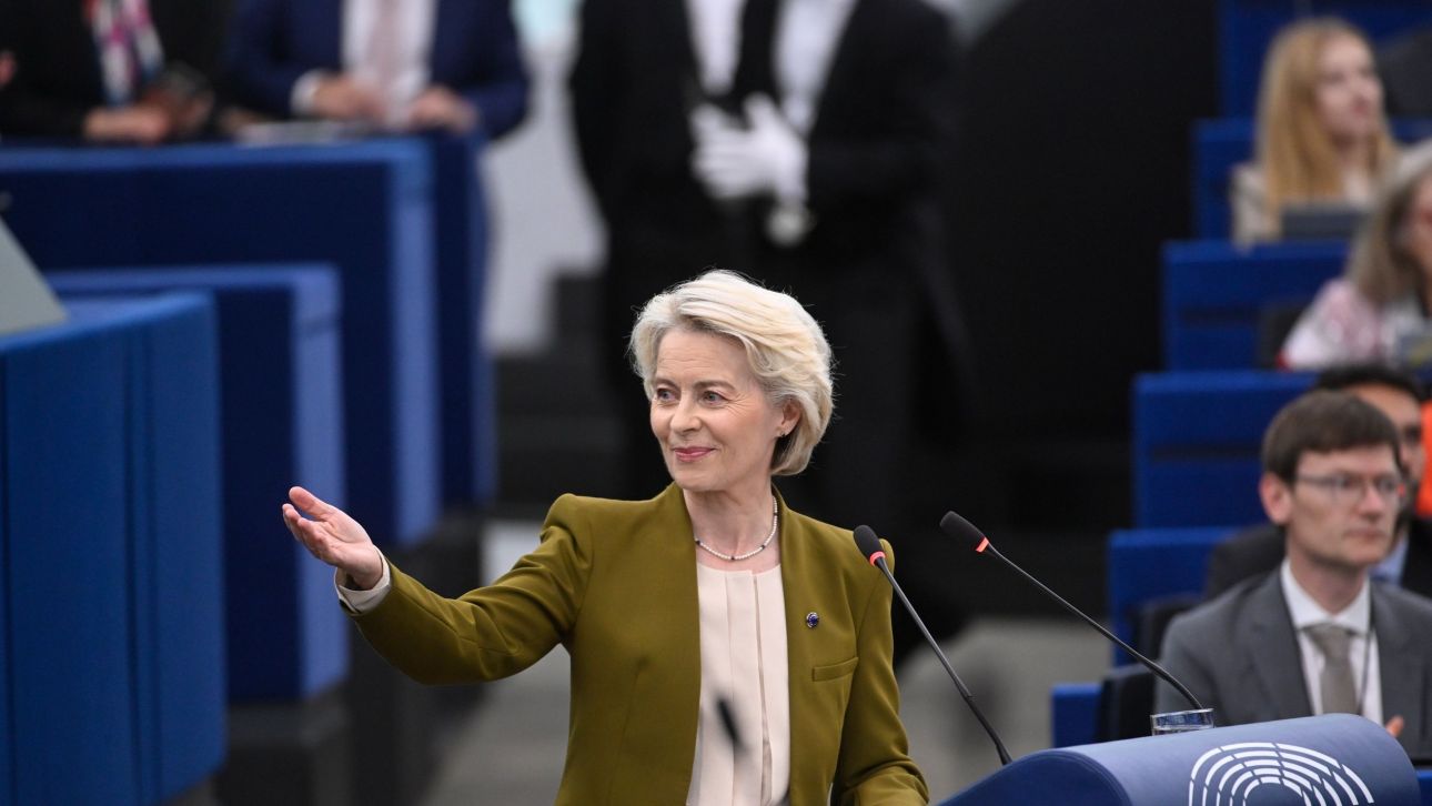 Η γλυκιά έκπληξη γενεθλίων στη Φον ντερ Λάιεν στο Ευρωκοινοβούλιο Η γλυκιά έκπληξη γενεθλίων στη Φον ντερ Λάιεν στο Ευρωκοινοβούλιο