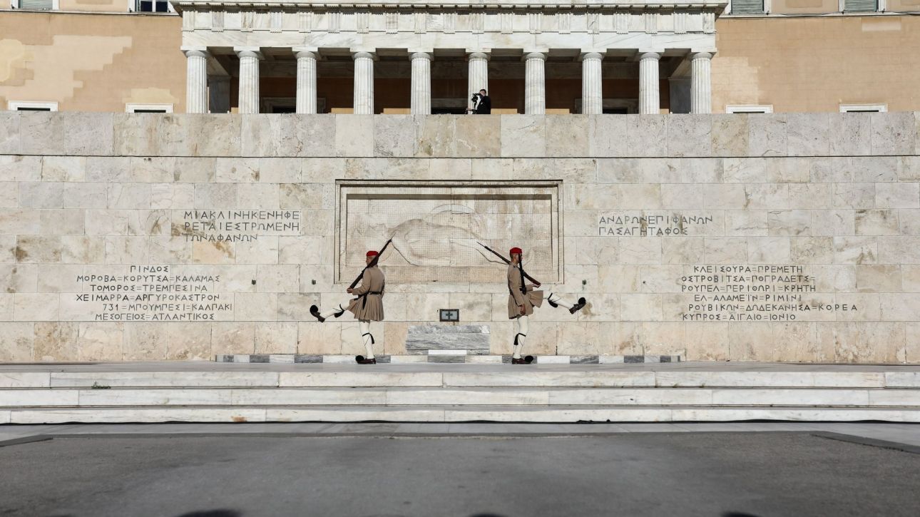 Οι «καυτές πατάτες» του Άγνωστου Στρατιώτη και το ανοιχτό δίλημμα Οι «καυτές πατάτες» του Άγνωστου Στρατιώτη και το ανοιχτό δίλημμα