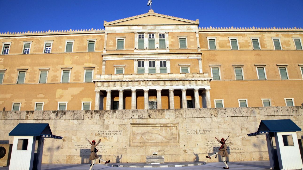 Σφόδρα «πυρά» από αντιπολίτευση κατά κυβέρνησης για το Μνημείο του Άγνωστου Στρατιώτη Σφόδρα «πυρά» από αντιπολίτευση κατά κυβέρνησης για το Μνημείο του Άγνωστου Στρατιώτη