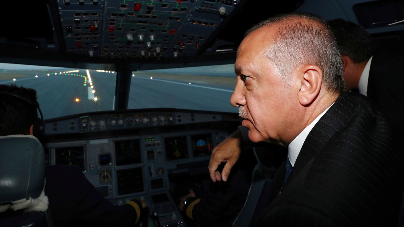 «Θρίλερ» με τον Ερντογάν στο Σαρμ ελ Σέιχ – Δεν κατέβαινε από το αεροπλάνο λόγω… Νετανιάχου