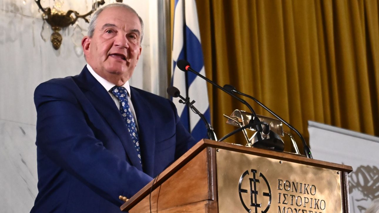 Η απρόσμενη επίθεση Καραμανλή, η «ντρίμπλα» Μαξίμου και το «βήμα πίσω» Η απρόσμενη επίθεση Καραμανλή, η «ντρίμπλα» Μαξίμου και το «βήμα πίσω»