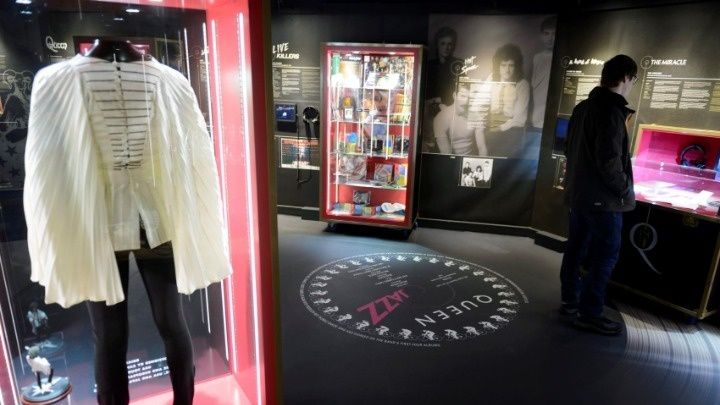 «Εναλλακτικές εκδοχές» επιτυχιών των Queen από τον Φρέντι Μέρκιουρι σε νέο βιβλίο