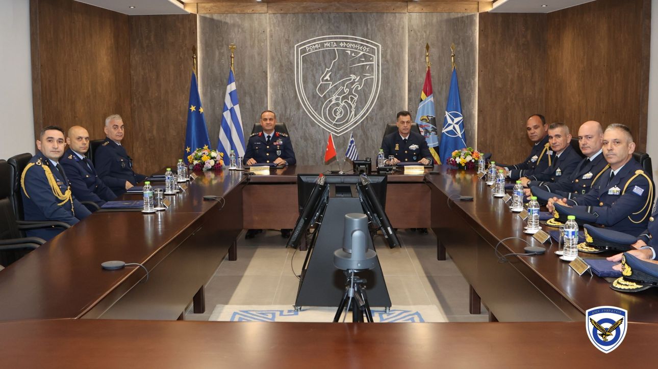 ΜΟΕ: Συνάντηση του Αρχηγού Τακτικής Αεροπορίας με τον Τούρκο ομόλογό του στη Λάρισα ΜΟΕ: Συνάντηση του Αρχηγού Τακτικής Αεροπορίας με τον Τούρκο ομόλογό του στη Λάρισα