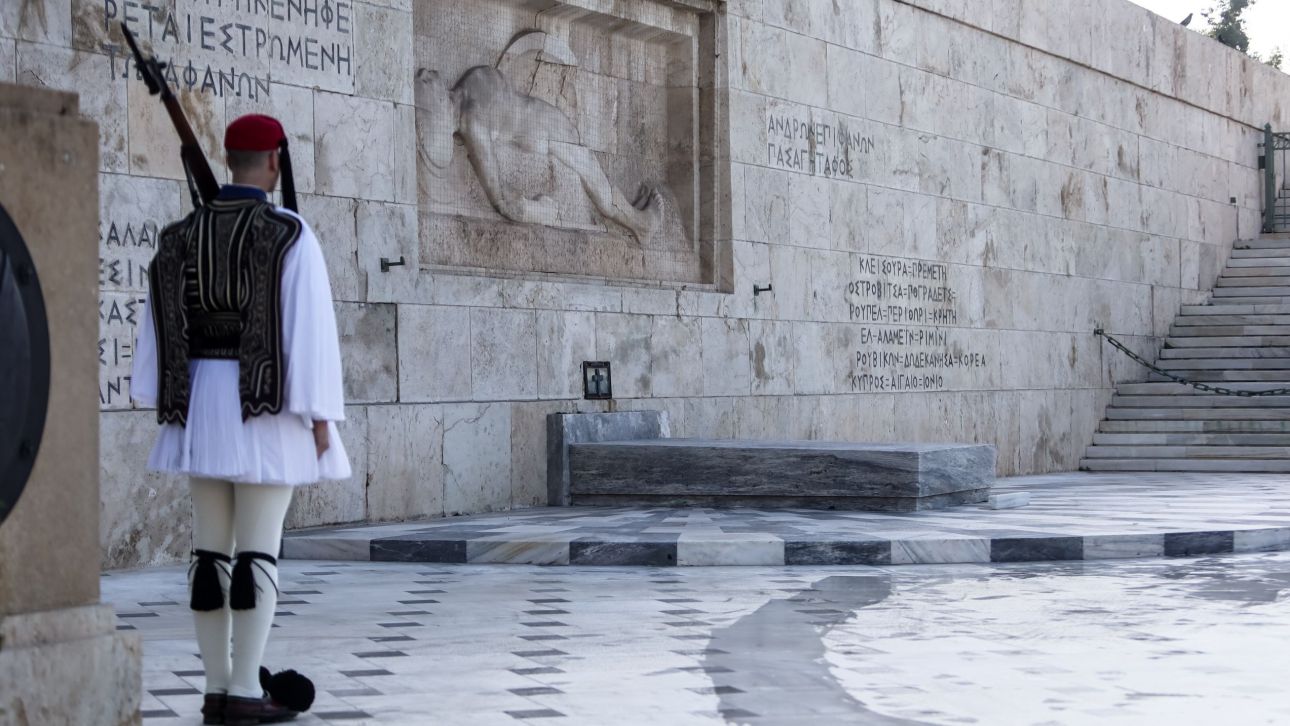 Μνημείο Άγνωστου Στρατιώτη: Οι ποινές έως 40.000 ευρώ, η συντήρηση και τα ονόματα των θυμάτων Μνημείο Άγνωστου Στρατιώτη: Οι ποινές έως 40.000 ευρώ, η συντήρηση και τα ονόματα των θυμάτων