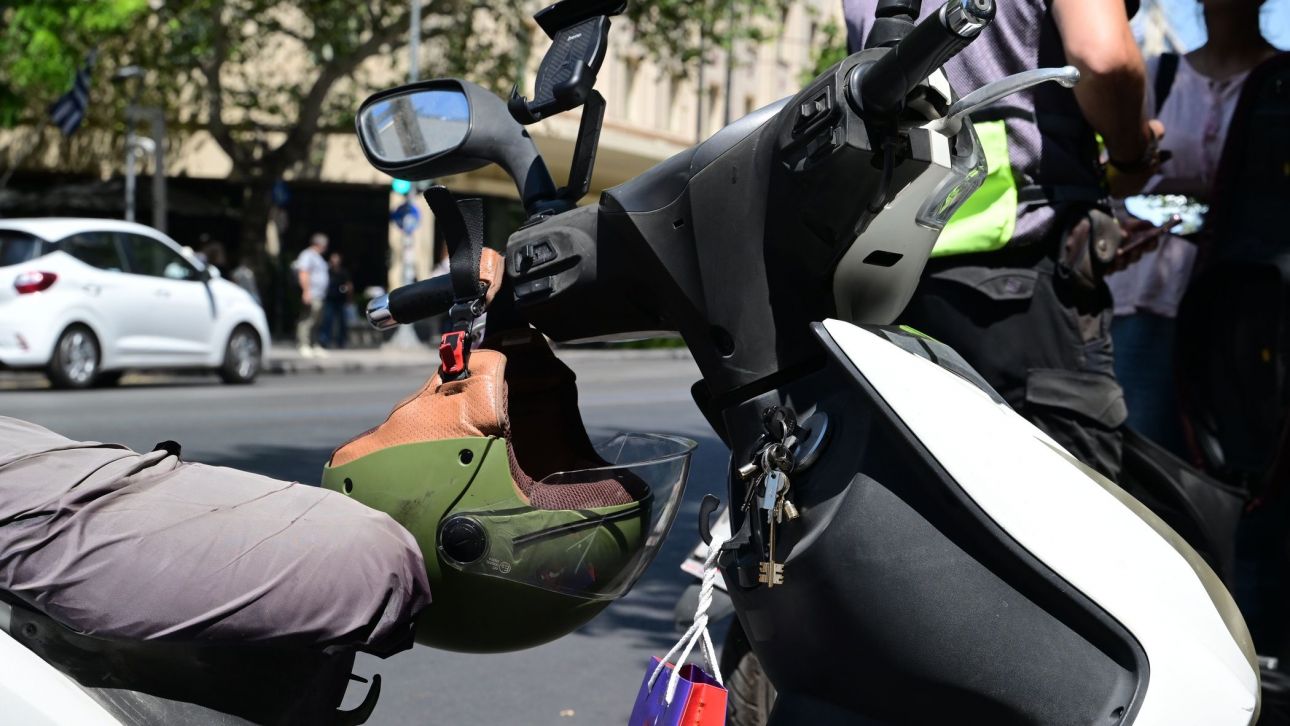 «Τσουχτερά» πρόστιμα σε πάνω από 1.770 αναβάτες μηχανής για τη μη χρήση κράνους «Τσουχτερά» πρόστιμα σε πάνω από 1.770 αναβάτες μηχανής για τη μη χρήση κράνους