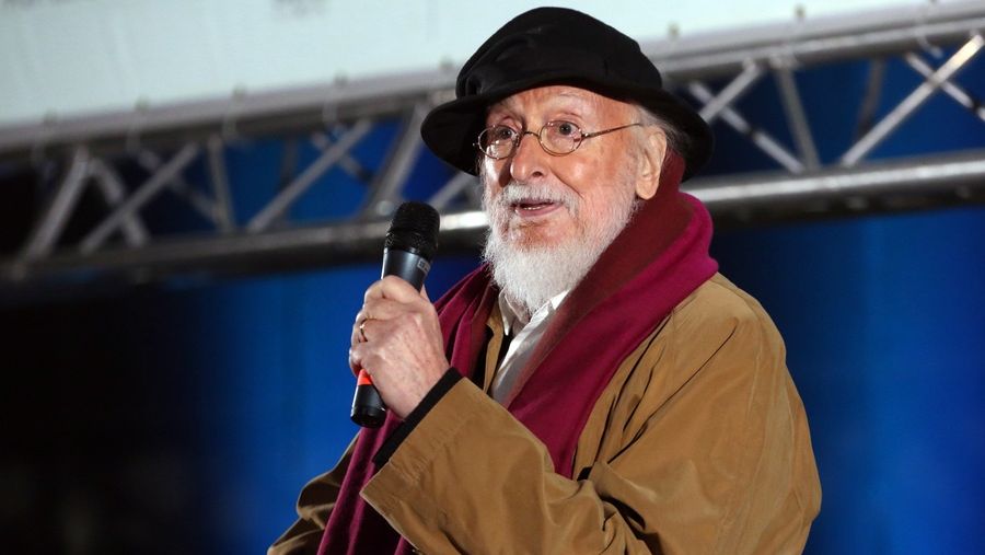 Διονύσης Σαββόπουλος: Οι δύο φυλακίσεις στη Χούντα και το τραγούδι που γράφτηκε σε ένα κελί