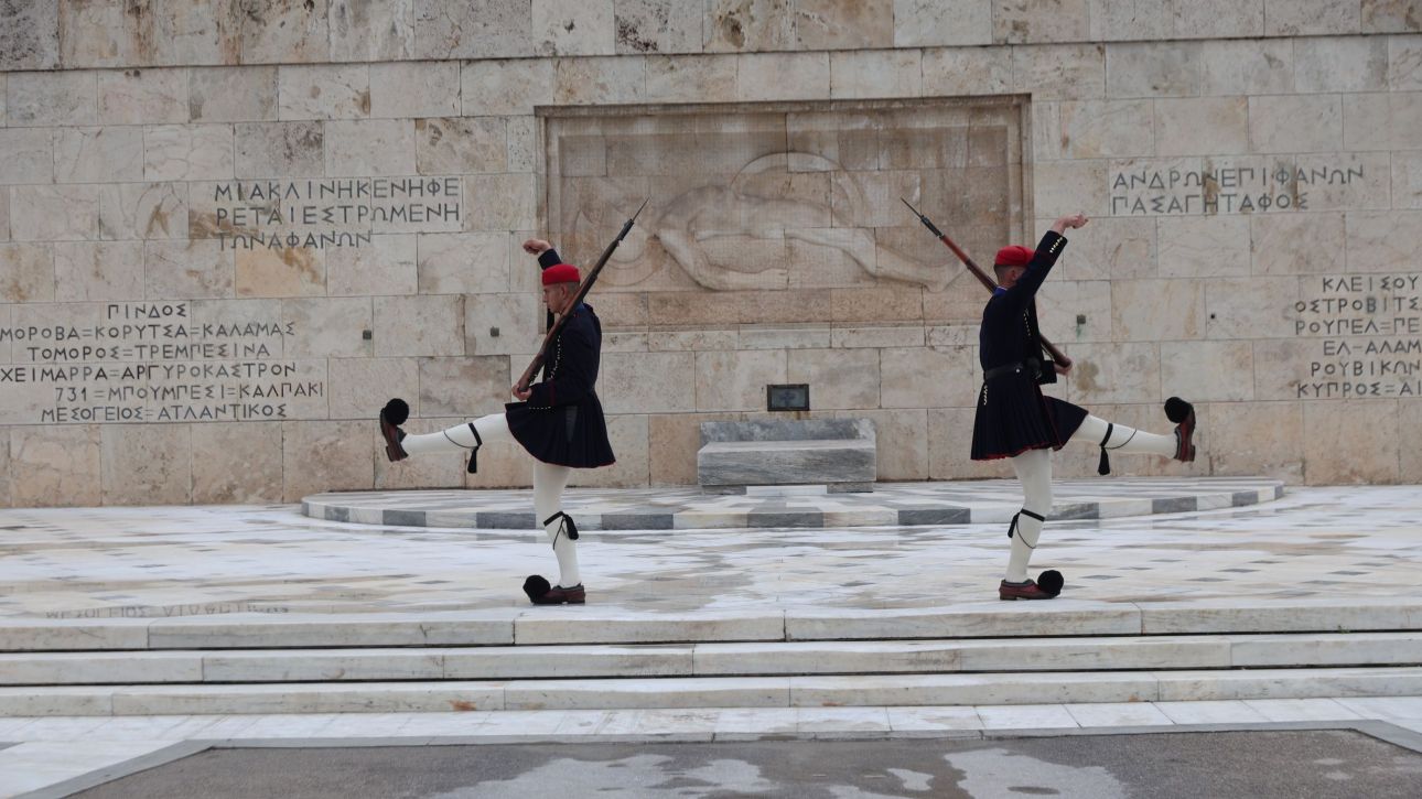 Άγνωστος Στρατιώτης: Το κρας τεστ της 28ης Οκτωβρίου, οι ενδοκυβερνητικοί τριγμοί και τα φίλια πυρά Άγνωστος Στρατιώτης: Το κρας τεστ της 28ης Οκτωβρίου, οι ενδοκυβερνητικοί τριγμοί και τα φίλια πυρά