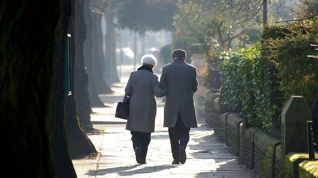 Μόλις 4.000 βήματα, μία μέρα την εβδομάδα, μειώνουν τον κίνδυνο πρόωρου θανάτου στους ηλικιωμένους Μόλις 4.000 βήματα, μία μέρα την εβδομάδα, μειώνουν τον κίνδυνο πρόωρου θανάτου στους ηλικιωμένους