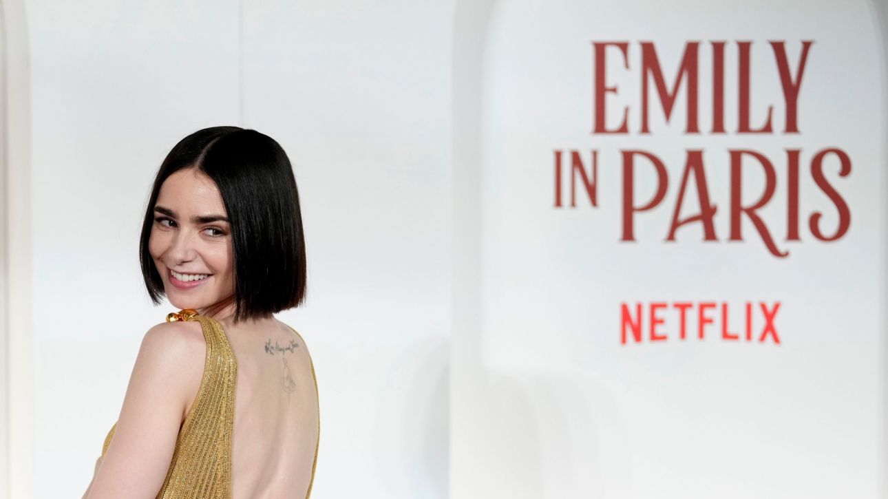 Το «Emily in Paris» μετακομίζει επισήμως στη Ρώμη – Στον «αέρα» το τρέιλερ της 5ης σεζόν Το «Emily in Paris» μετακομίζει επισήμως στη Ρώμη – Στον «αέρα» το τρέιλερ της 5ης σεζόν