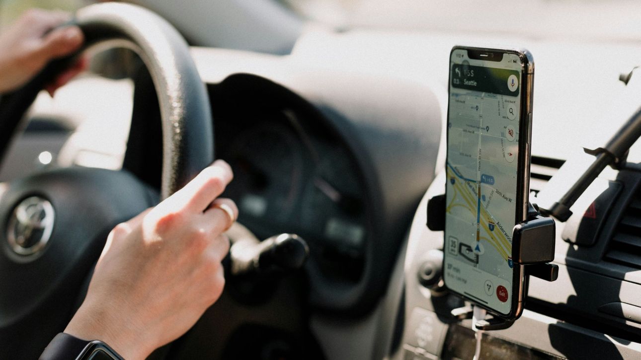 Τι προβλέπει ο νόμος για τη χρήση Google Maps κατά την οδήγηση Τι προβλέπει ο νόμος για τη χρήση Google Maps κατά την οδήγηση