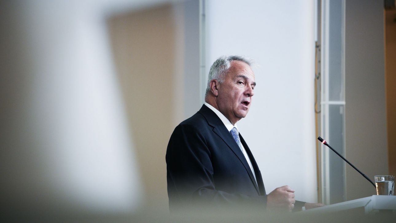 «Δεν μας φοβίζουν»: Η απαντηση της κυβέρνησης στην επίθεση κουκουλοφόρων εναντίον του Μάκη Βορίδη