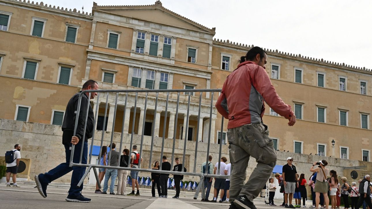 Στα ύψη η πολιτική κόντρα για τον Άγνωστο Στρατιώτη λίγο πριν από την παρέλαση της 28ης Οκτωβρίου Στα ύψη η πολιτική κόντρα για τον Άγνωστο Στρατιώτη λίγο πριν από την παρέλαση της 28ης Οκτωβρίου