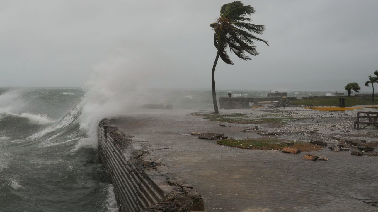 Live τυφώνας Μελίσσα: Τρέχει με σχεδόν 300χλμ την ώρα προς Τζαμάικα - Σφραγίζουν πόρτες οι κάτοικοι