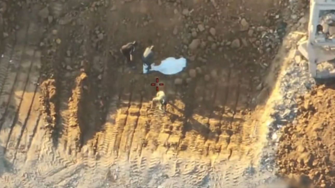 Το βίντεο του IDF που δείχνει τη Χαμάς να… σκηνοθετεί την εύρεση σορού Ισραηλινού ομήρου Το βίντεο του IDF που δείχνει τη Χαμάς να… σκηνοθετεί την εύρεση σορού Ισραηλινού ομήρου