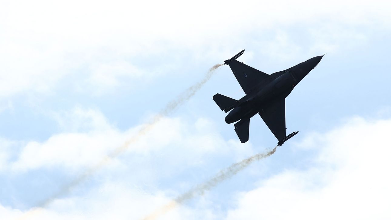 28η Οκτωβρίου: «Τιμάμε αυτούς που πέταξαν πάνω από τον φόβο» – Το μήνυμα του πιλότου του F-16