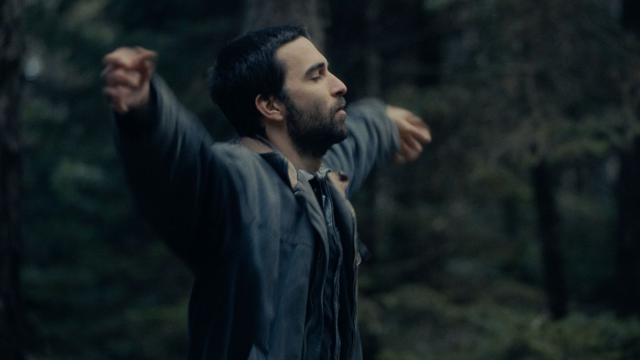 Αθανασίου: «Ο αυτοσχεδιασμός είναι ο πιο ειλικρινής τρόπος να πλησιάσεις την αλήθεια της κάμερας»