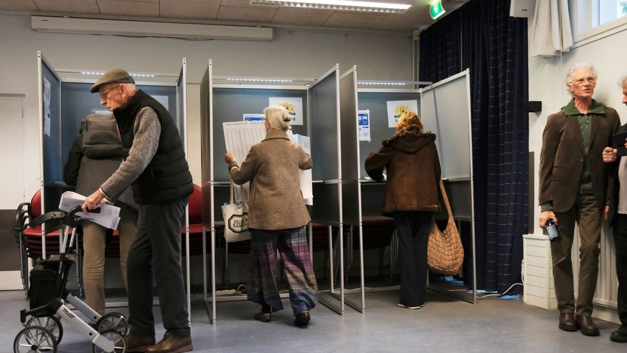 Ολλανδία: Οι κεντρώοι πρώτο κόμμα στις πρόωρες εκλογές σύμφωνα με τα exit poll – Δεύτερος ο Βίλντερς Ολλανδία: Οι κεντρώοι πρώτο κόμμα στις πρόωρες εκλογές σύμφωνα με τα exit poll – Δεύτερος ο Βίλντερς