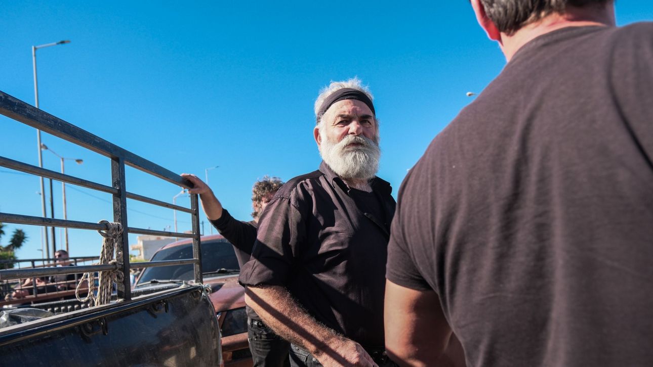 Αγρότες και κτηνοτρόφοι απέκλεισαν τον ΒΟΑΚ στην Κρήτη - Ετοιμάζουν μπλόκο 10 ημερών