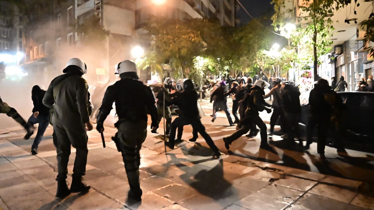 Εξάρχεια: Πέντε συλλήψεις για τα επεισόδια – Τραυματίστηκαν τέσσερις αστυνομικοί Εξάρχεια: Πέντε συλλήψεις για τα επεισόδια – Τραυματίστηκαν τέσσερις αστυνομικοί