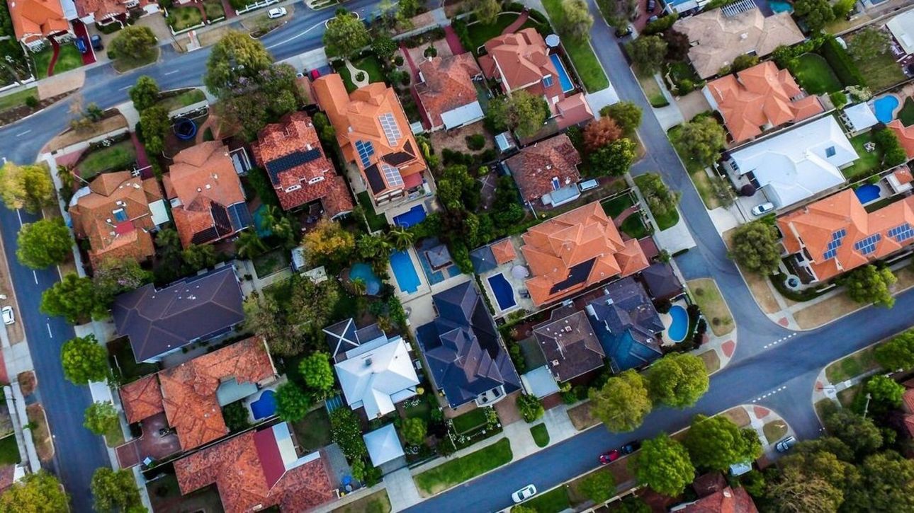 «Εξοικονομώ-Ανακαινίζω για Νέους»: Άνοιξε η πλατφόρμα – Ποιοι δικαιούνται να κάνουν αίτηση