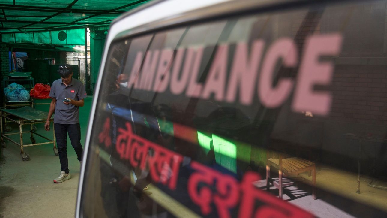 Διασώστες ανέσυραν τις σορούς δύο ορειβατών που σκοτώθηκαν σε χιονοστιβάδα στο Νεπάλ