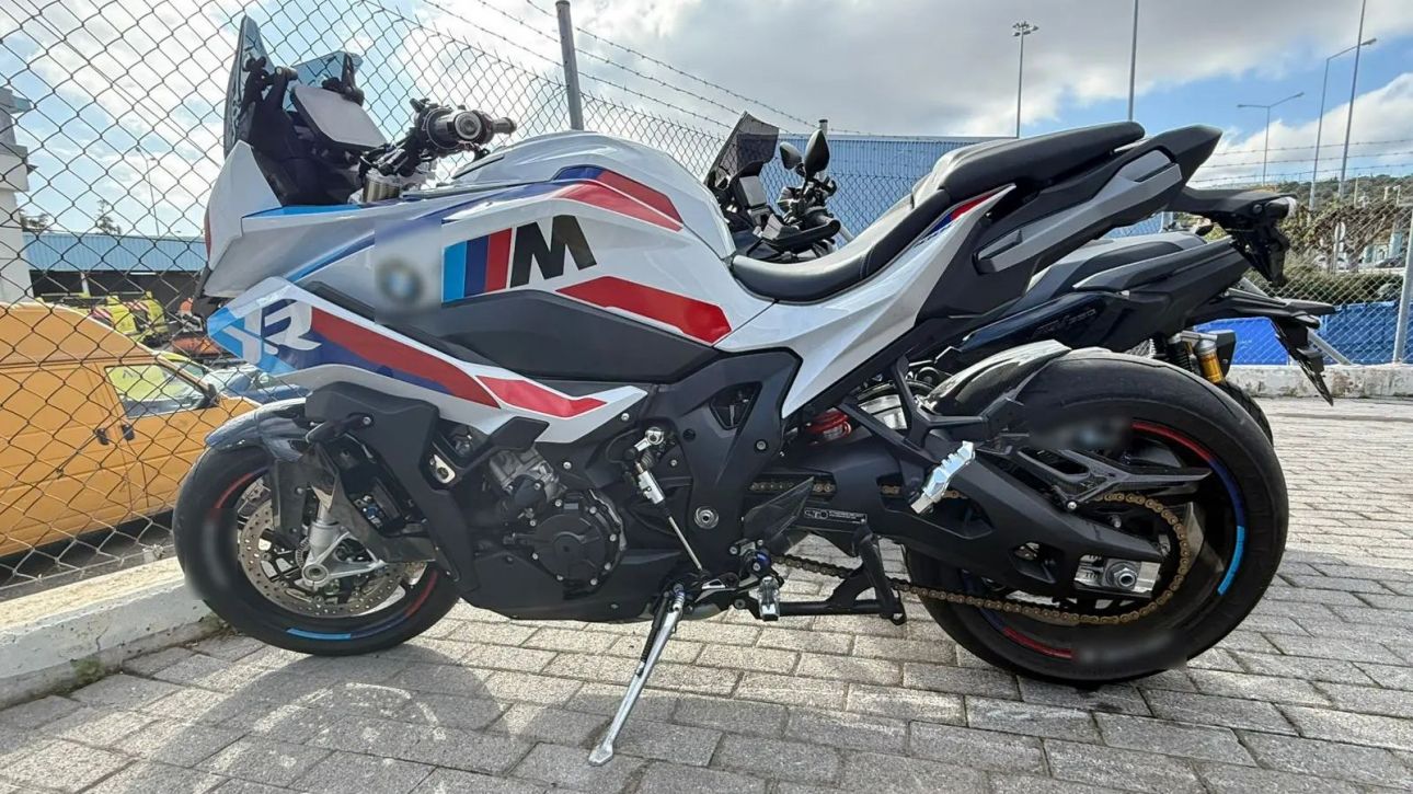 Ταυτοποιήθηκαν δύο άτομα που οδηγούσαν με ταχύτητα 250 χλμ στην Αττική Οδό – Έκαναν κόντρες