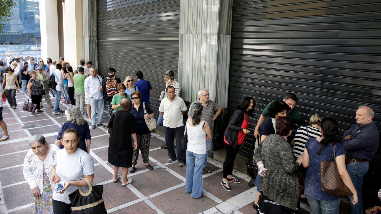 Δέκα χρόνια μετά: Η γενιά που δεν θυμάται την κρίση, αλλά ζει την αλλαγή