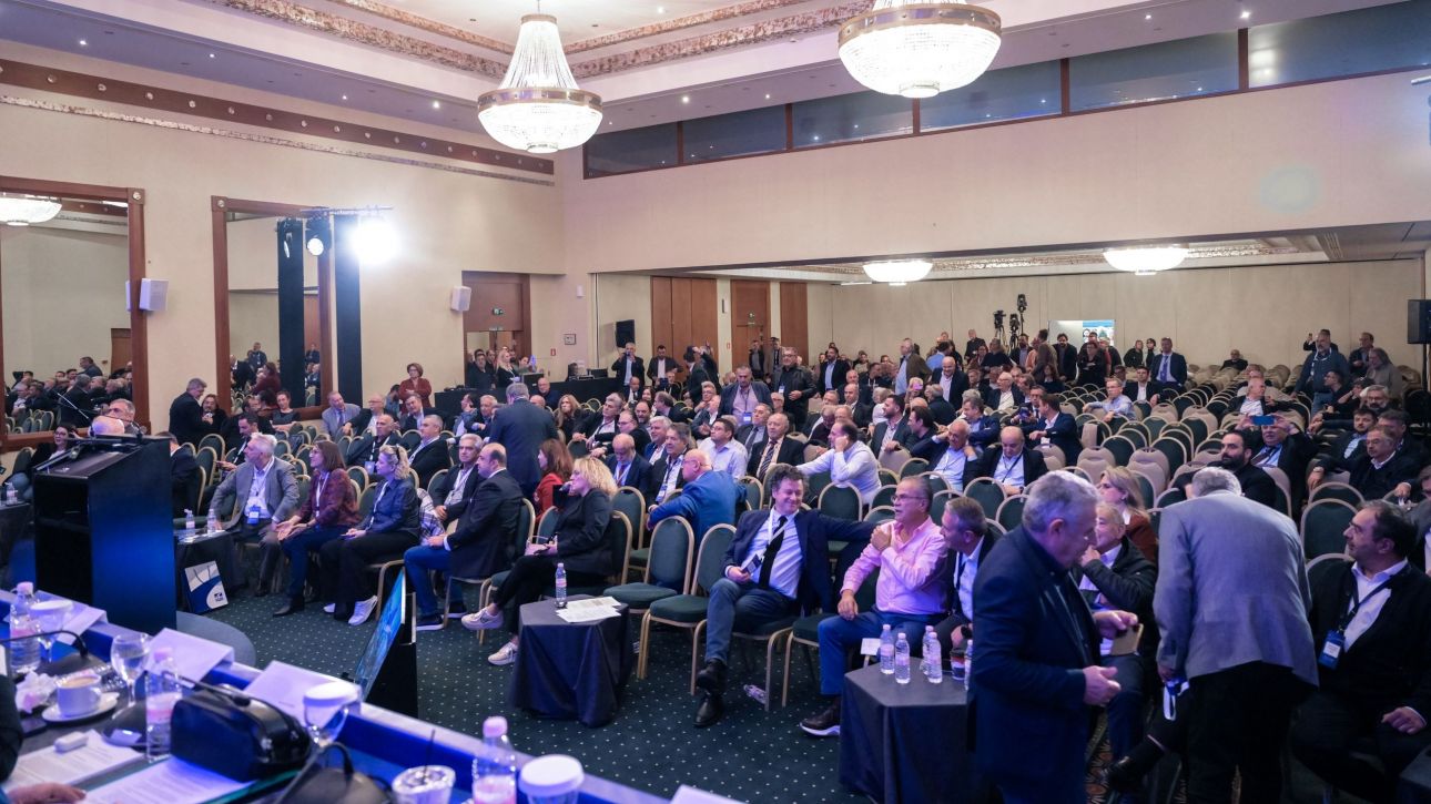 Συνέδριο ΚΕΔΕ: Θεσμικό ναυάγιο και ηχηρό μήνυμα προς πάσα κατεύθυνση