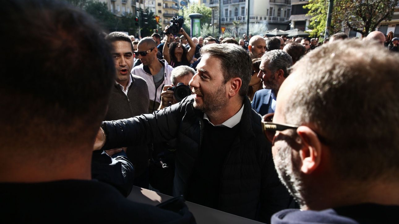 Το ΠΑΣΟΚ στρέφεται στην περιφέρεια και κεφαλαιοποιεί τη δυσαρέσκεια των αγροτών