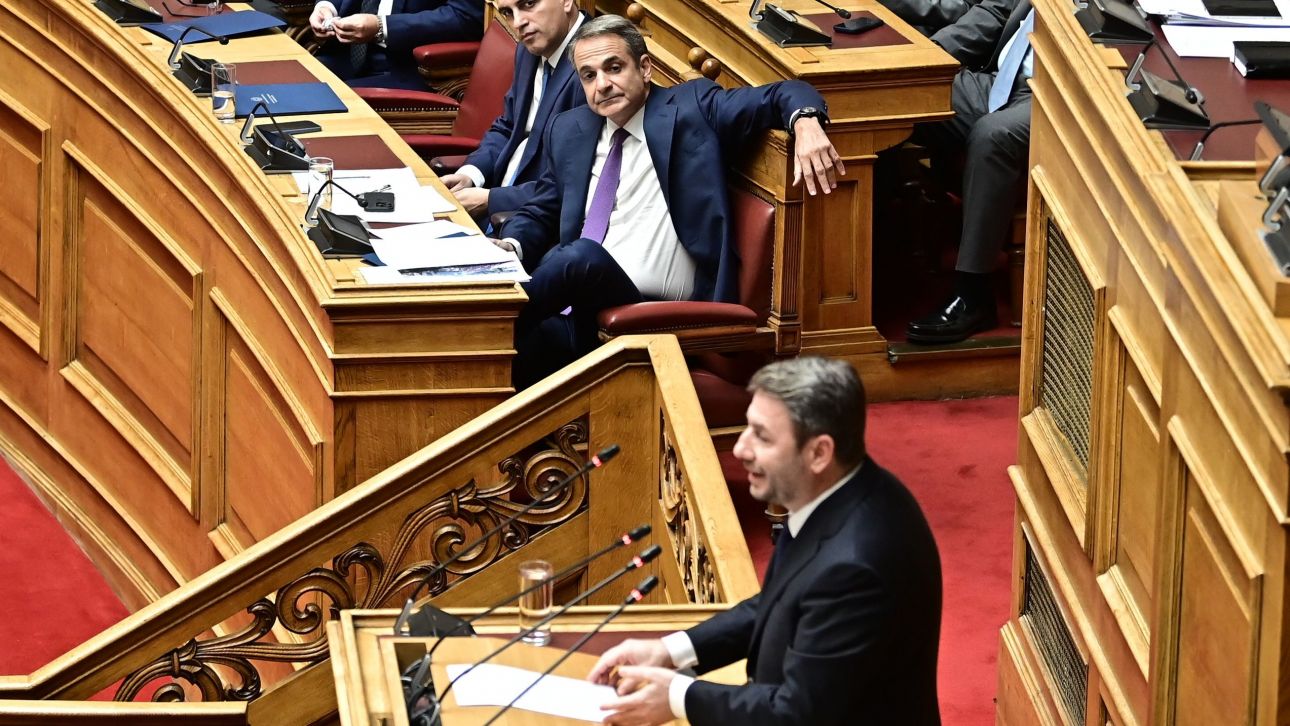 Ο «κόφτης» στην «Ώρα του Πρωθυπουργού» και ο καφές Μητσοτάκη – βουλευτών στο εντευκτήριο