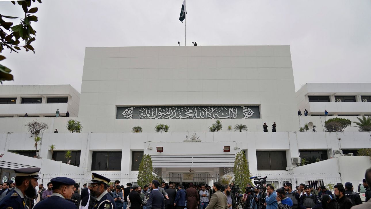 Ισόβια ασυλία χορήγησε το κοινοβούλιο του Πακιστάν στο πρόεδρο και τον αρχηγό του στρατού