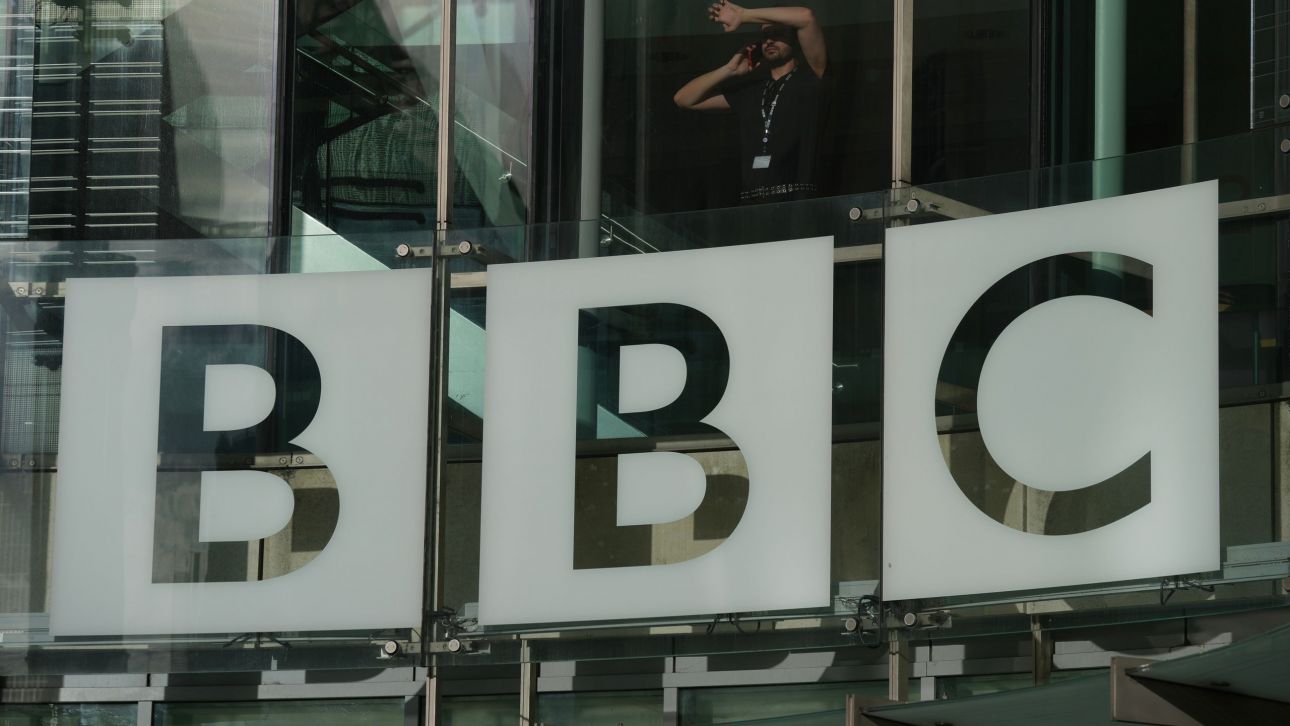 Το BBC ζητάει «συγγνώμη» από τον Τραμπ για το μοντάζ, αλλά αρνείται να πληρώσει αποζημίωση