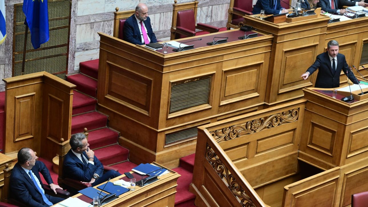 Live η μονομαχία Μητσοτάκη – Ανδρουλάκη για την ακρίβεια στη Βουλή