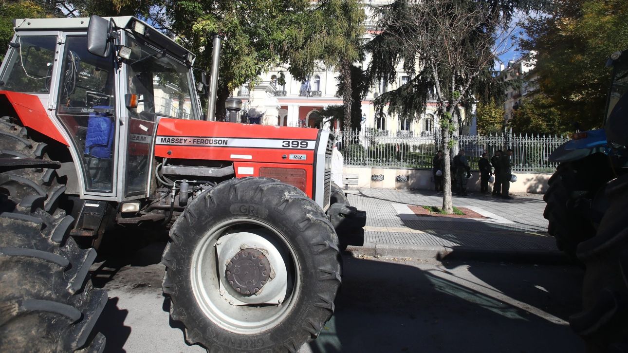 Διαμαρτυρία αγροτών με τρακτέρ στην Ημαθία – Επέδωσαν ψήφισμα στα γραφεία του ΟΠΕΚΕΠΕ