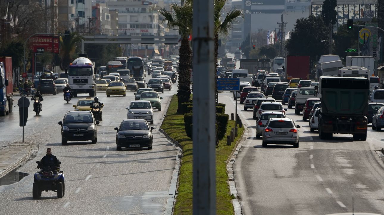 Κίνηση: Μποτιλιάρισμα σε Κηφισό και κέντρο - Χαμηλές ταχύτητες σε Αττική Οδό και Ποσειδώνος